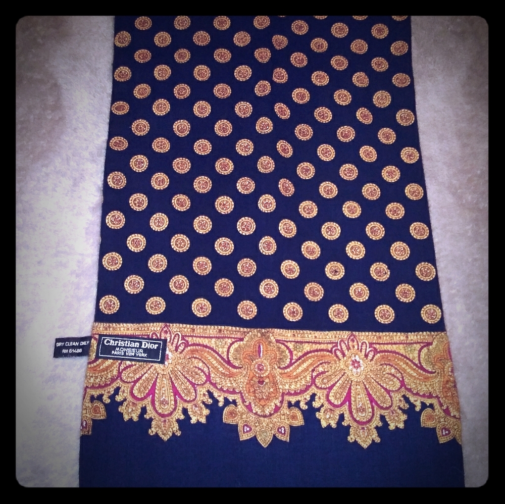 🧐Vintage Christian Dior 👑100% Wool Scarf🧣